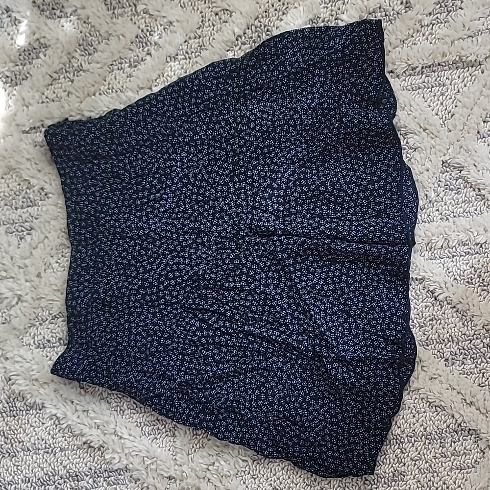H&M blue and black floral mini skirt